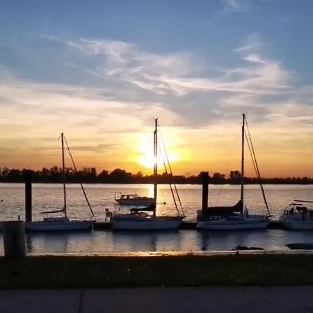 Du Port Avec Jardin Prive *