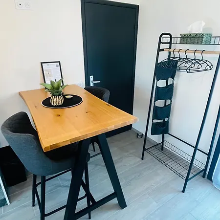 Du Port Avec Jardin Prive *