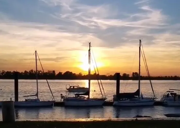 Du Port Avec Jardin Prive *