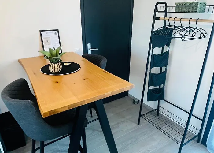 Du Port Avec Jardin Prive *